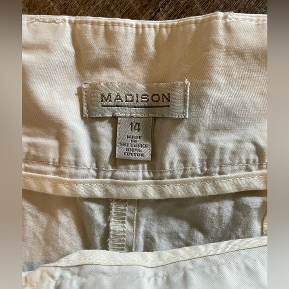 Madison 100% Cotton Shorts Pleated cuffed with Pockets Size 14 Cream - Picture 4 of 6